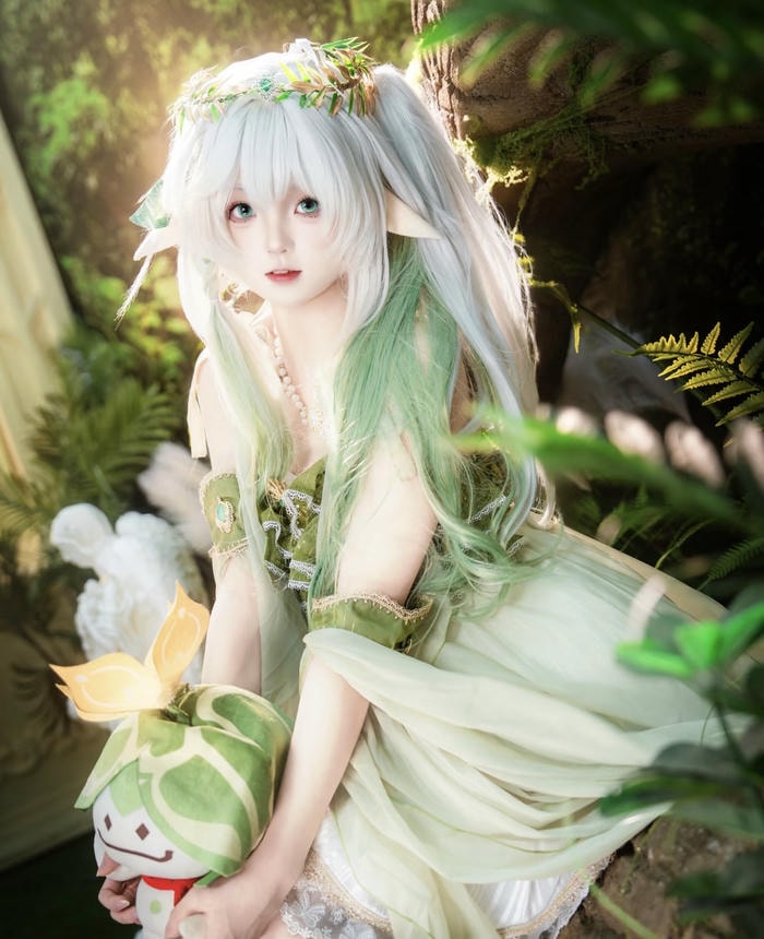 Hình Nahida cosplay phụ kiện lá nhỏ tinh tế