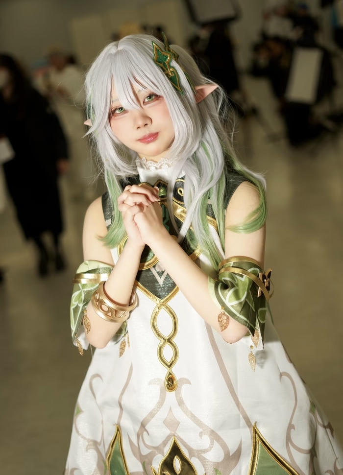 Hình Nahida cosplay sắc thái dịu dàng thanh nhã