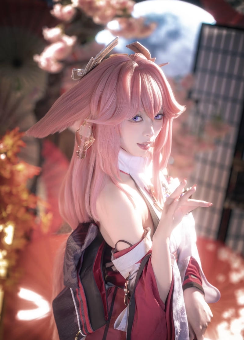 Hình Yae Miko cosplay mang nét duyên khó rời mắt