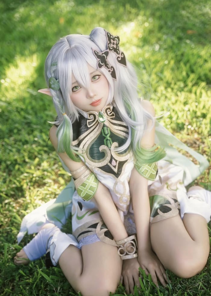 Hình ảnh Nahida cosplay mái tóc ngắn ôm gọn khuôn mặt