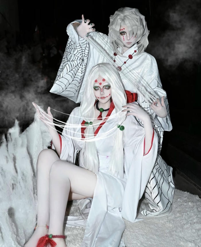 Hình ảnh cosplay Demon Slayer phản diện ánh nhìn tàn nhẫn