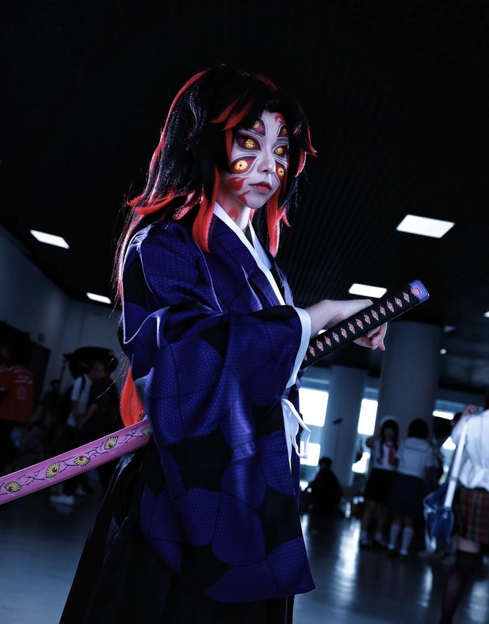 Hình cosplay Demon Slayer kiếm sĩ nhiều mắt phong thái cổ xưa