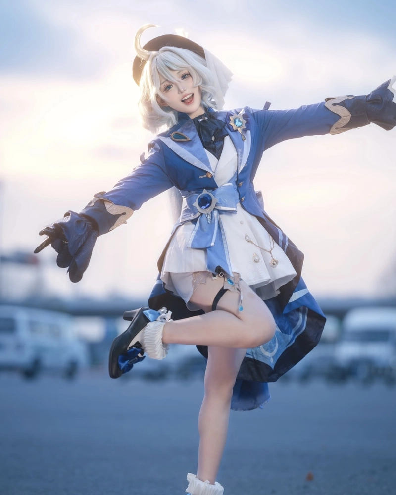 Ảnh Furina cosplay mang thần thái xinh đẹp nổi bật