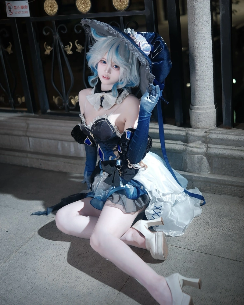 Ảnh Furina cosplay với gương mặt rạng rỡ cuốn hút