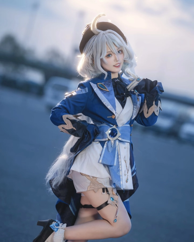 Ảnh Furina cosplay với nét đẹp tinh tế duyên dáng