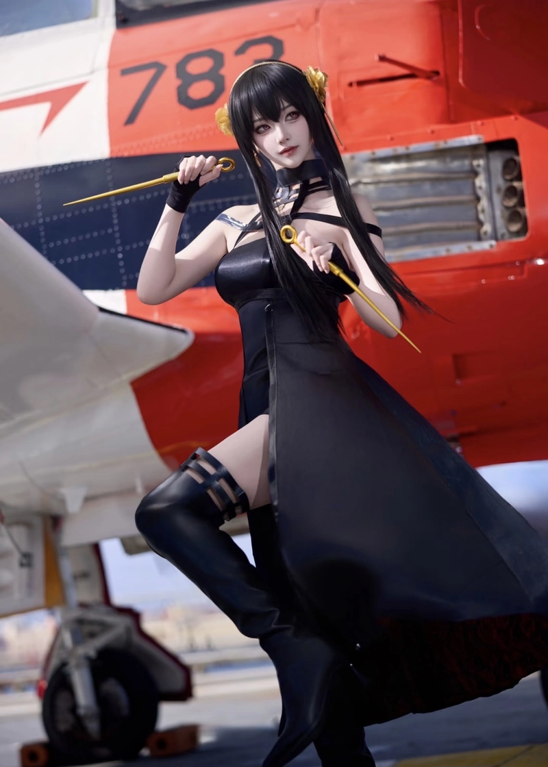 Ảnh Yor Forger cosplay mang nét đẹp kiêu sa thanh lịch