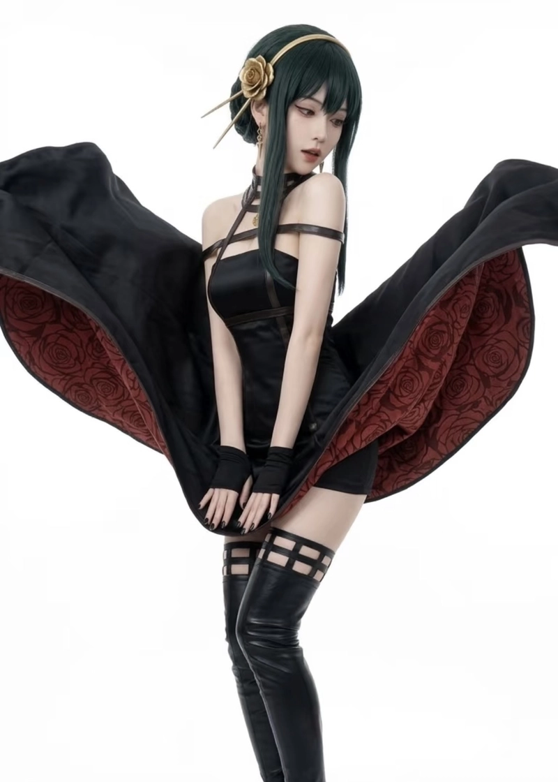Ảnh Yor Forger cosplay với mái tóc đen dài cuốn hút