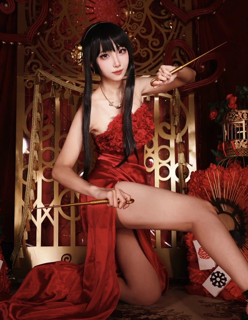 Bức ảnh Yor Forger cosplay với nét đẹp trưởng thành
