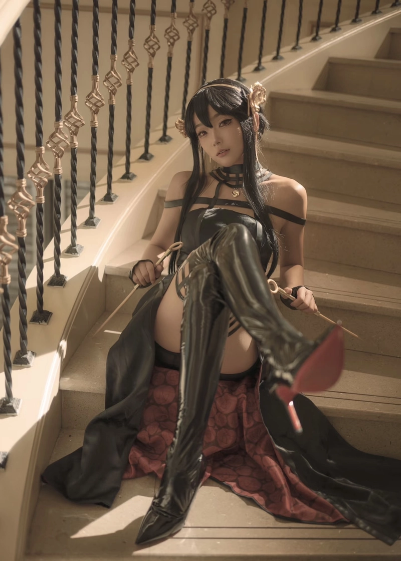 Bức ảnh Yor Forger cosplay với vẻ ngoài trang nhã