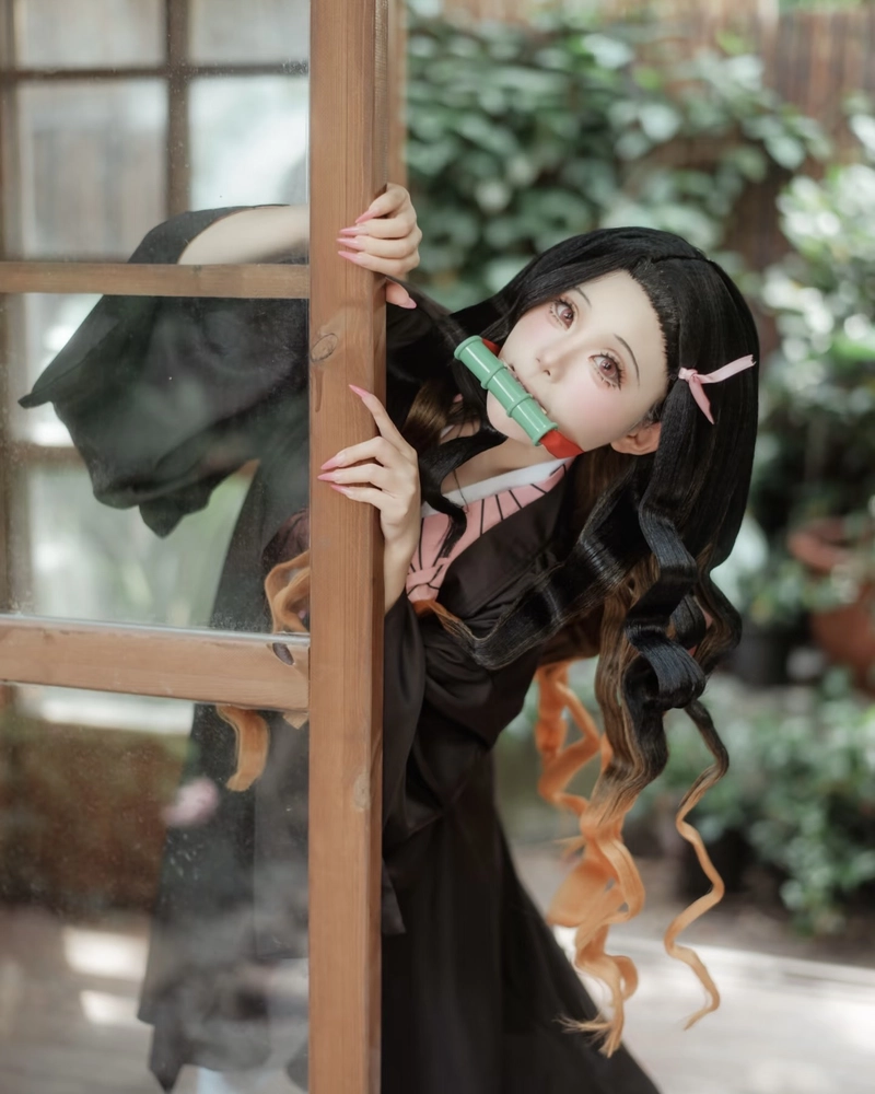 Bức ảnh cosplay Nezuko với ánh nhìn hiền lành đáng yêu