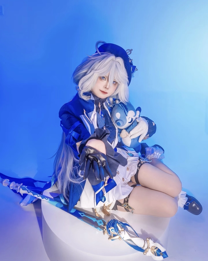 Bức hình Furina cosplay với nhan sắc thanh lịch cuốn hút