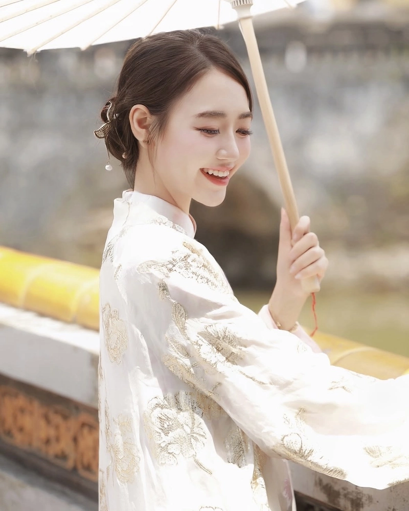 Bức hình gái xinh Việt Nam với ánh mắt giàu cảm xúc