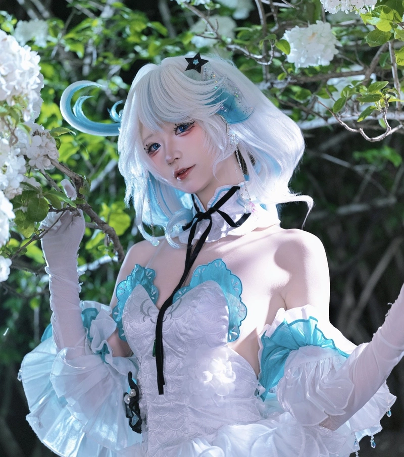 Hình Furina cosplay gây chú ý bởi vẻ đẹp thanh tao