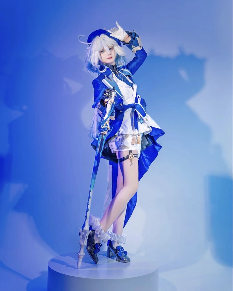 Hình Furina cosplay mang nét đẹp kiêu sa nhẹ nhàng