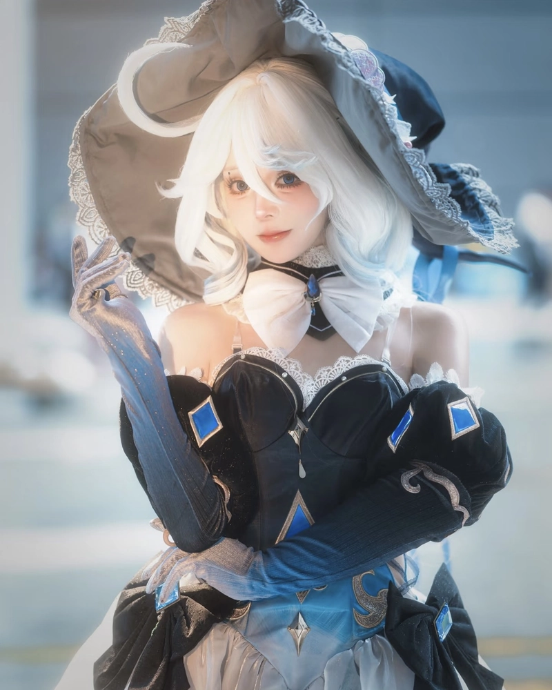 Hình ảnh Furina cosplay toát lên vẻ đẹp sang trọng