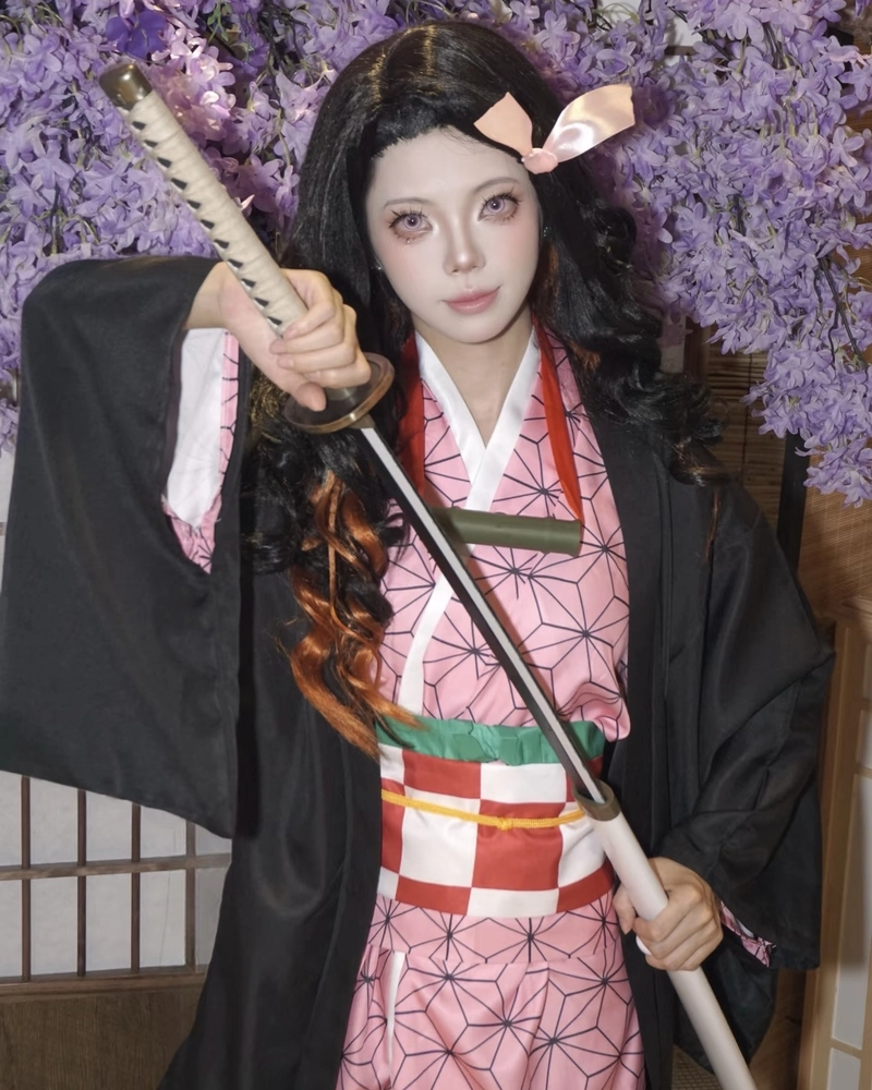 Hình ảnh cosplay Nezuko với vẻ ngoài nhỏ nhắn dễ thương