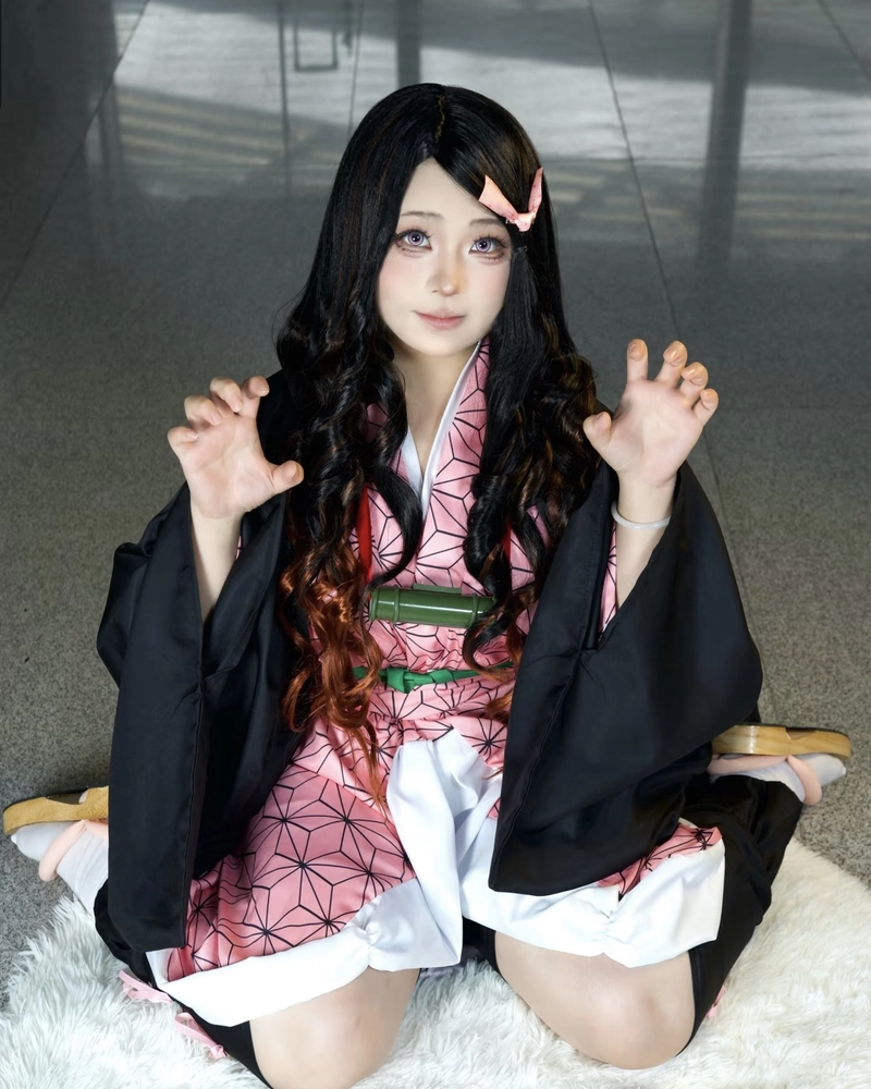Hình cosplay Nezuko cùng chiếc nơ hồng xinh xắn