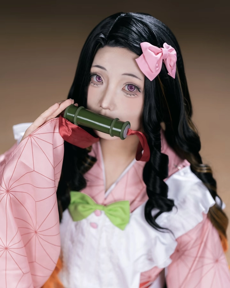 Hình cosplay Nezuko trong tạo hình nữ quỷ trẻ tuổi