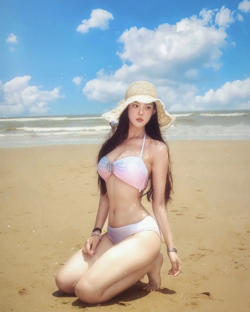 Hình gái xinh bikini với dáng vẻ thanh thoát nổi bật