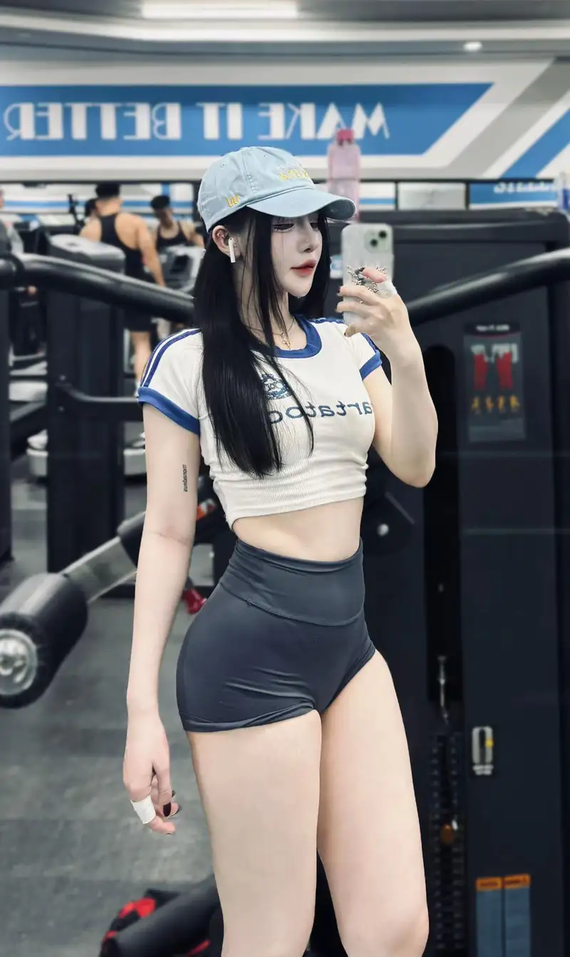 Tiffany Thư Gymer Tiktok sexy trẻ trung