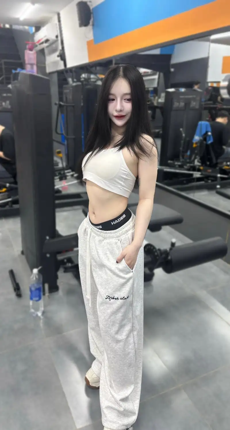 ảnh Tiktok Tiffany Thư Gymer sexy