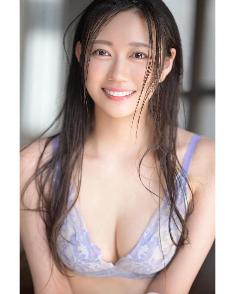 Ảnh Mitsuha Tomorrow vòng 1 khủng gợi tình