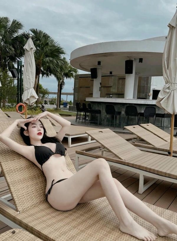 Ảnh gái khoe ngực full HD nude