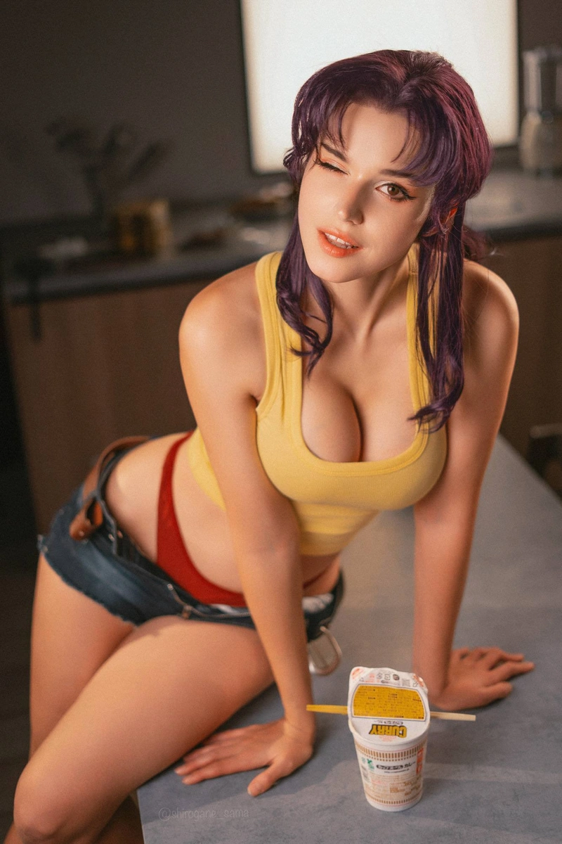 Cosplay hentai khoe hàng vòng ba cuốn hút