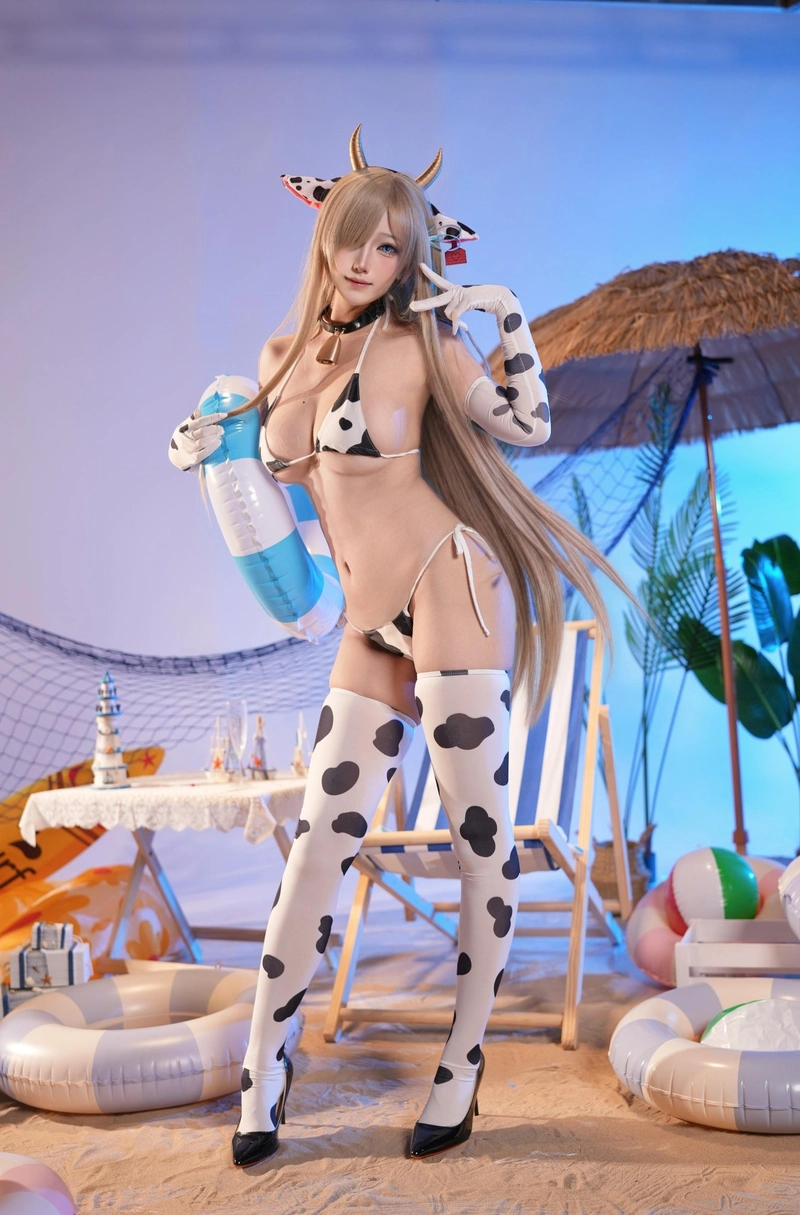 Cosplay lộ hàng khoe vòng ba cuốn hút 18+