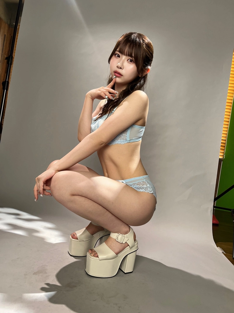 Diễn viên sex Aoi Ibuki bikini lộ hàng full