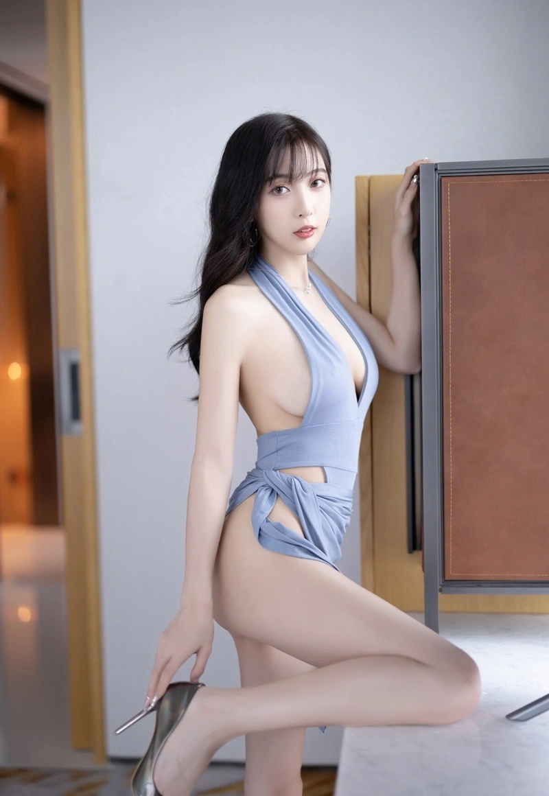 Gái xinh lộ ngực to tròn nóng bỏng 4K