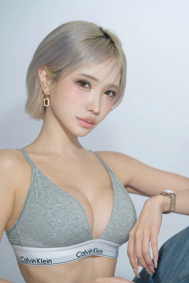 Haruyo Mocha khoe vòng 3 quyến rũ nóng bỏng
