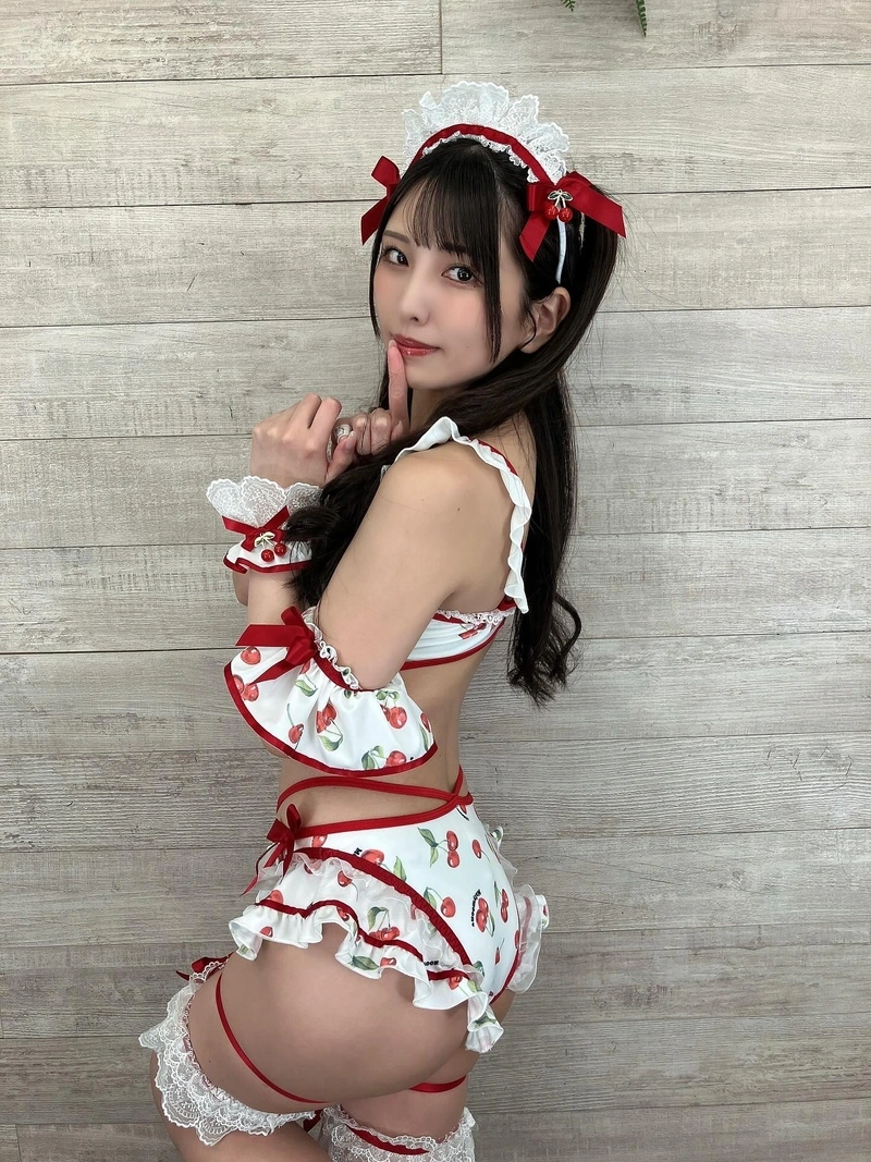 Hình ảnh Kuraki Shiori mông tròn hút hồn