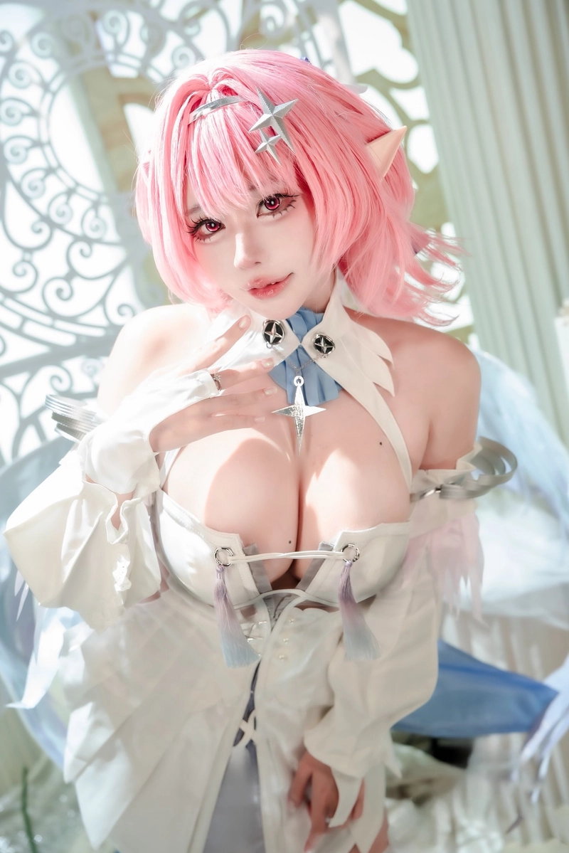 Hình ảnh cosplay lộ hàng đít cong mông đầy