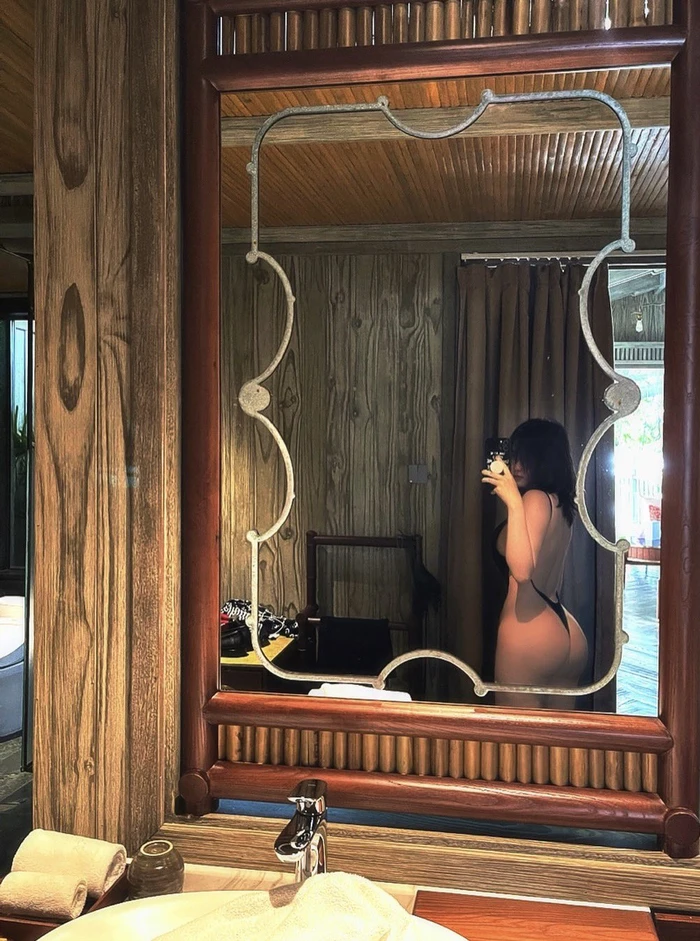 Hot girl Hàn lộ hàng