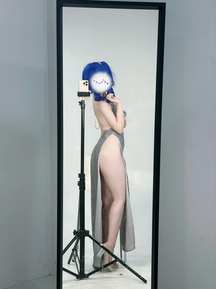 Hot girl lột đồ khoe bướm