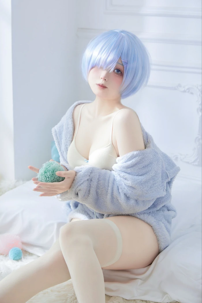 Lộ hàng idol Hàn 18 gợi dục