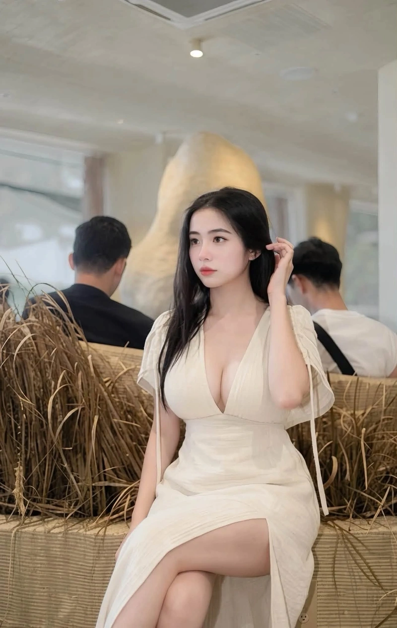 Lồn múp gái Việt cởi đồ gợi dục 2K