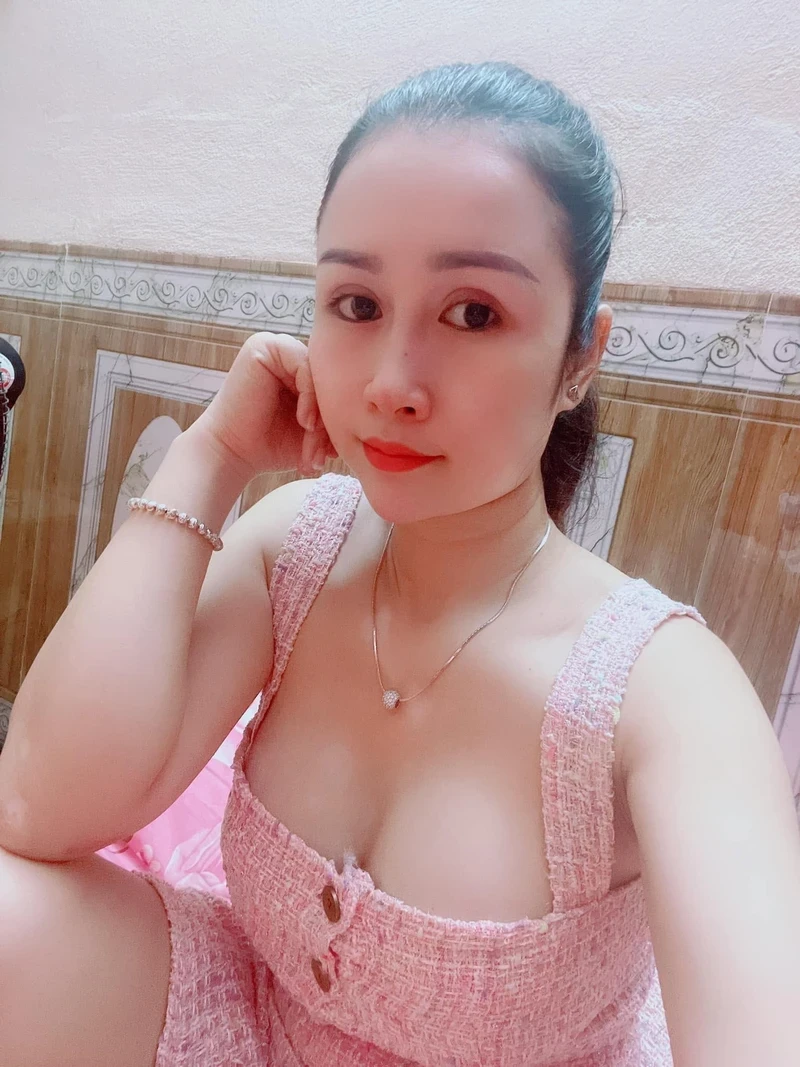 Máy bay bà già hình nude táo bạo nồng nàn