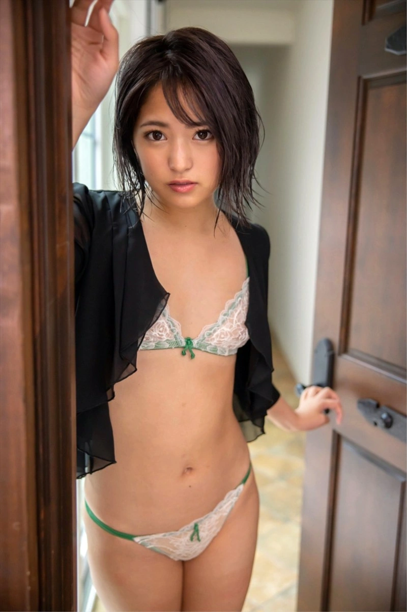 Mitsuki Nagisa cởi đồ lộ hàng gợi cảm cực phẩm