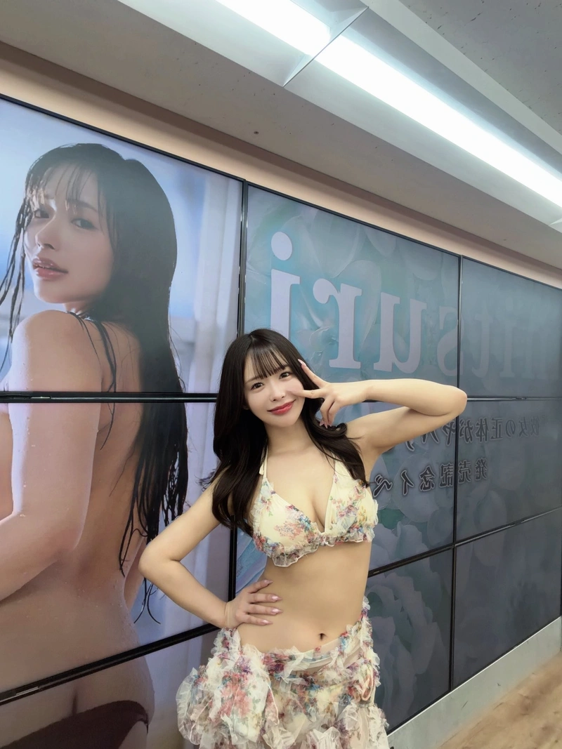 Mitsuri Nagahama show hàng ngực đầy dâm đãng