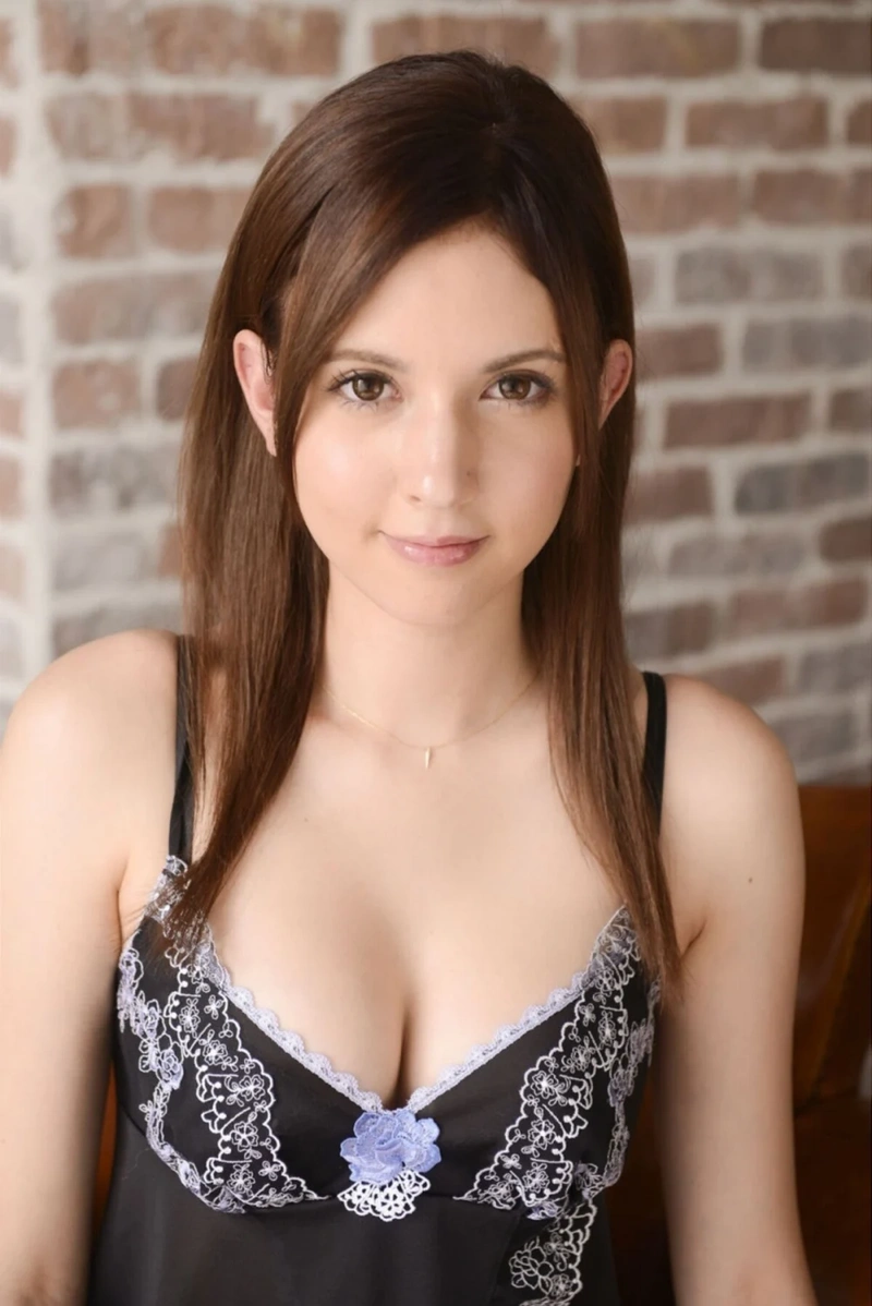 Rola Misaki JAV cởi đồ lộ hàng sexy cuốn hút