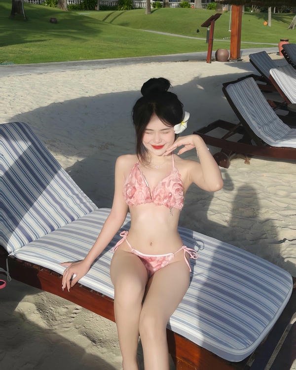 Vú bự nữ sinh show hàng cực phẩm