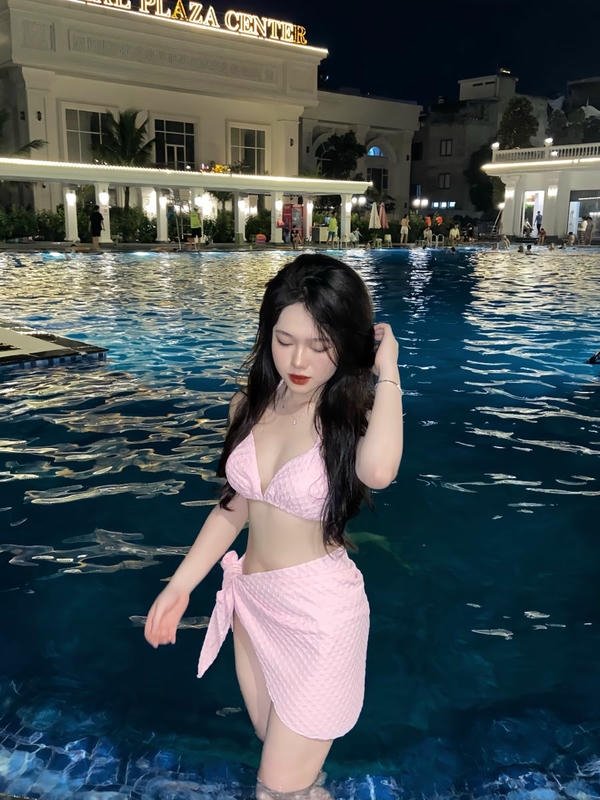 Vú to nữ sinh không che