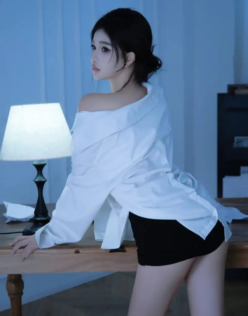 nhân viên ảnh sex đam mê quyến rũ