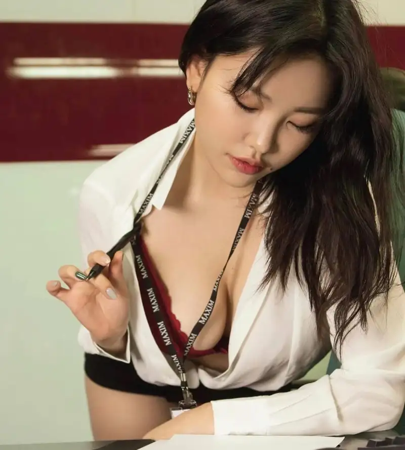 sex nhân viên ảnh 18+ hấp dẫn