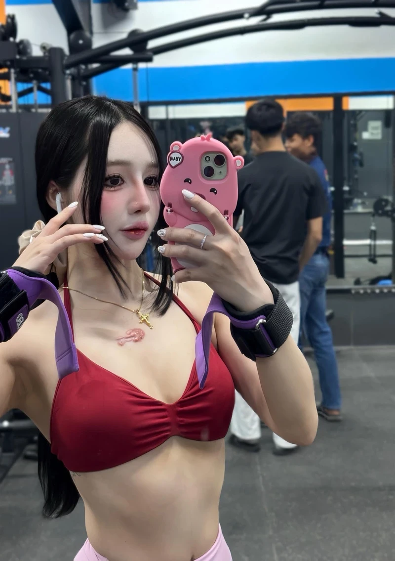 Ảnh Tiffany Thư gymer tiktok sexy cởi đồ nóng bỏng