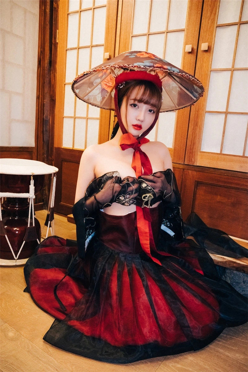 Ảnh cosplay không che vòng 1 khủng