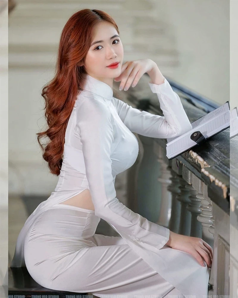 Ảnh gái áo dài lột đồ show hàng gợi cảm