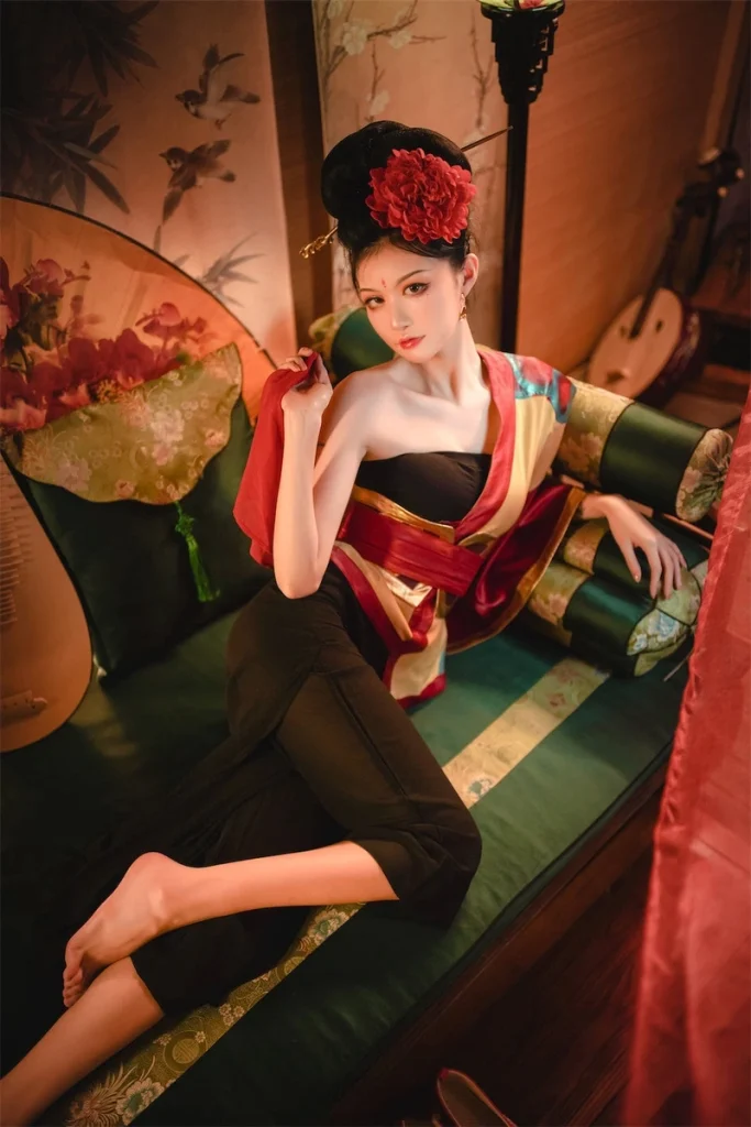 Cosplay cởi đồ nude full HD cuốn hút
